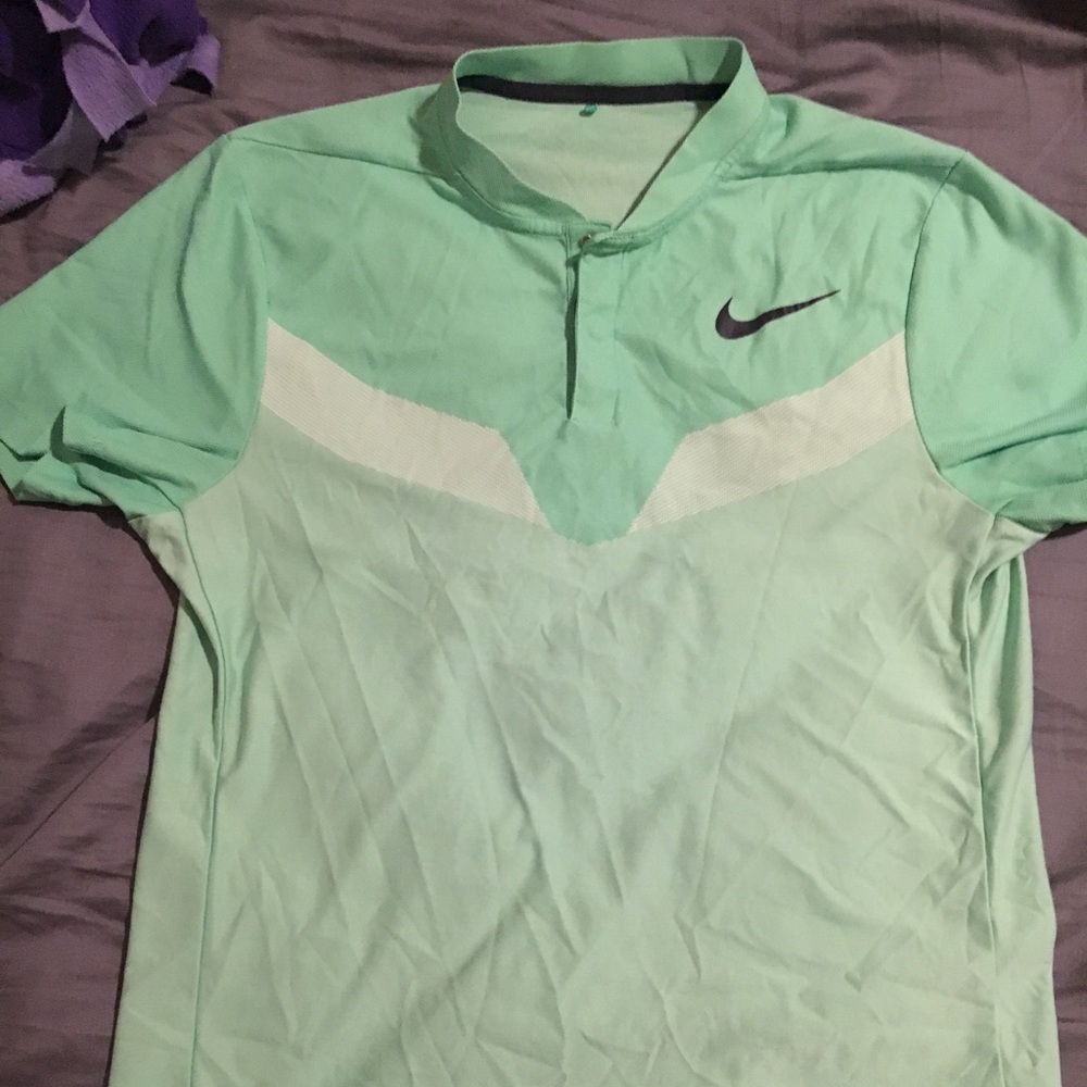 Men’s golf shirt